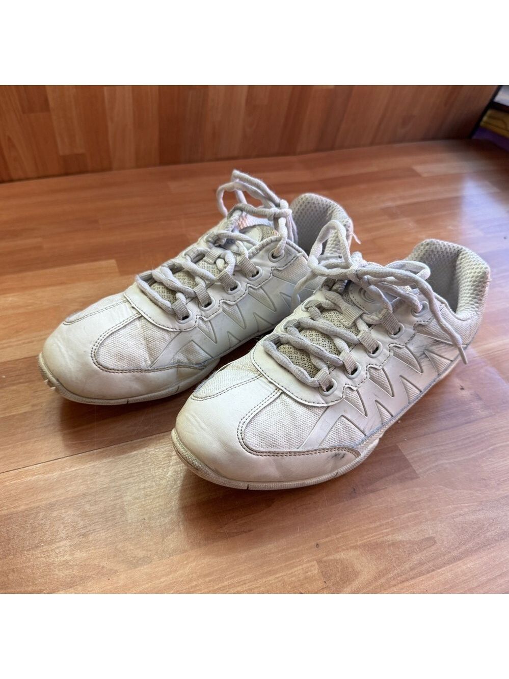 Chasse apex white cheer shoes size 6.5